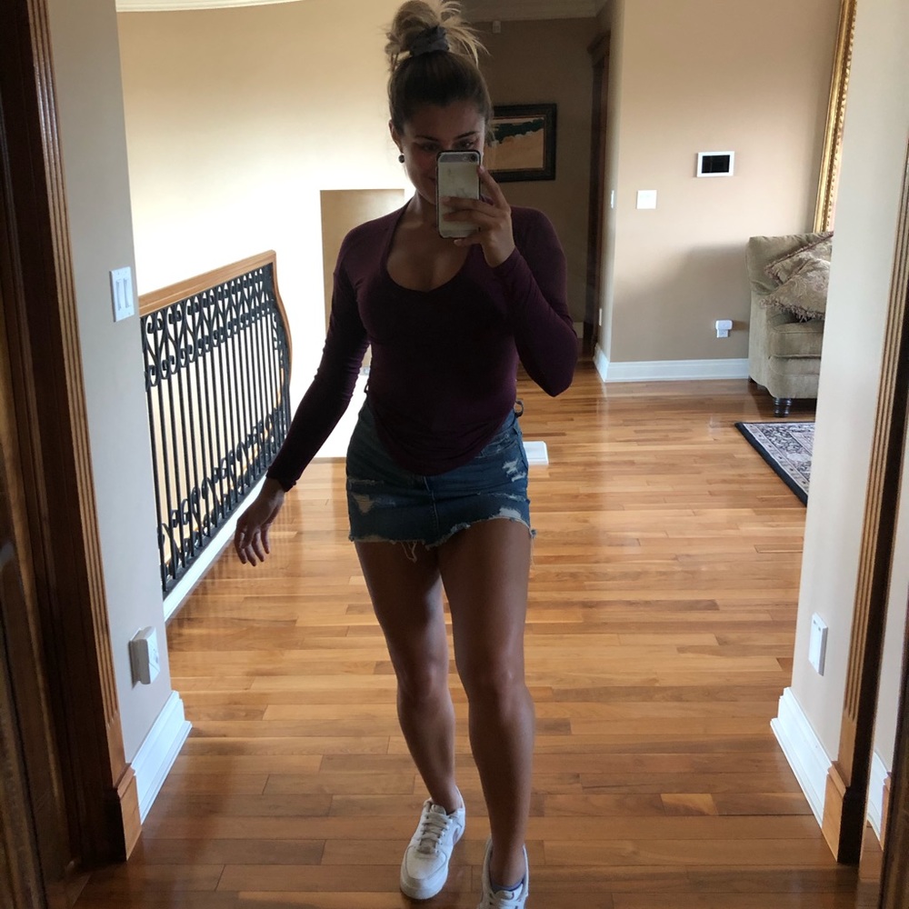American Eagle Long Sleeve V-Neck🤩